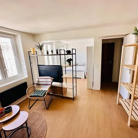 Apartment Cosy Saint-denis 2 Personnes *